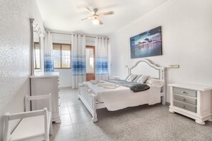 6 makuuhuonetta, silitysrauta/-lauta, ilmainen Wi-Fi, vuodevaatteet