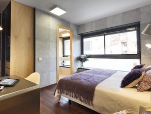 3 chambres, coffres-forts dans les chambres, fer et planche Ă repasser