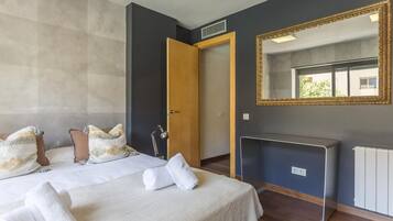 4 chambres, coffres-forts dans les chambres, fer et planche Ă repasser