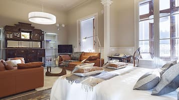 4 bedrooms, in-room safe, iron/ironing board, travel cot