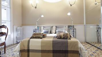 4 bedrooms, in-room safe, iron/ironing board, travel cot