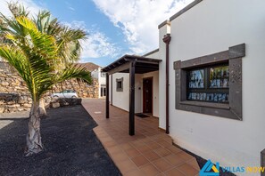 تفاصيل الفندق من الخارج