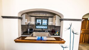 Frigorífic, microones, forn i placa de cuina 