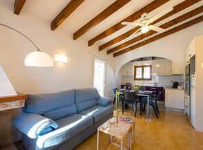 TV - Villa Neus - PlusHolidays (Calpe)