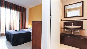 1 chambre, fer et planche Ă repasser, Wi-Fi gratuit, draps fournis