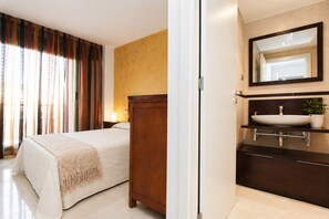 1 bedroom, iron/ironing board, free WiFi, bed sheets - J TRAMUNTANA Apartment - Salou Villa (Salou)