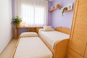 1 habitación, tabla de planchar con plancha, wifi gratis y ropa de cama 