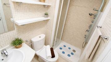 Bathtub, towels