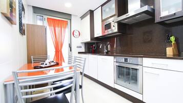 Refrigerador, microondas, horno y lavavajillas