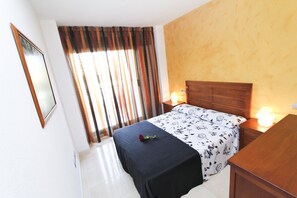 1 bedroom, iron/ironing board, free WiFi, bed sheets - J TRAMUNTANA Apartment - Salou Villa (Salou)