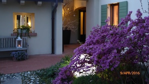 A house with a covered porch, a bench, and a potted plant. - YOUR HOME AWAY FROM HOME (Treviso)