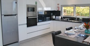 Frigorifero, microonde, forno, lavastoviglie