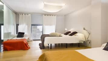 3 chambres, coffres-forts dans les chambres, fer et planche Ă repasser