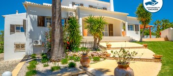 House w/ heatable pool & BBQ