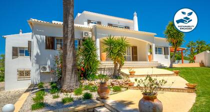 House w/ heatable pool & BBQ