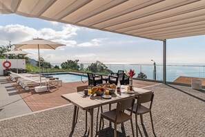 Outdoor dining - Character villa, sea and Funchal view | Portada (Funchal)
