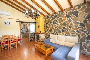 Televisie en een open haard