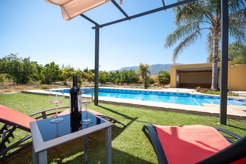 Cubon Finca de la Rosa. Wifi, ilmastointi, uima-allas ja puutarha.