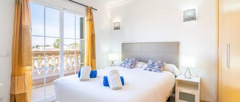 4 chambres, fer et planche à repasser, lit parapluie, Wi-Fi gratuit