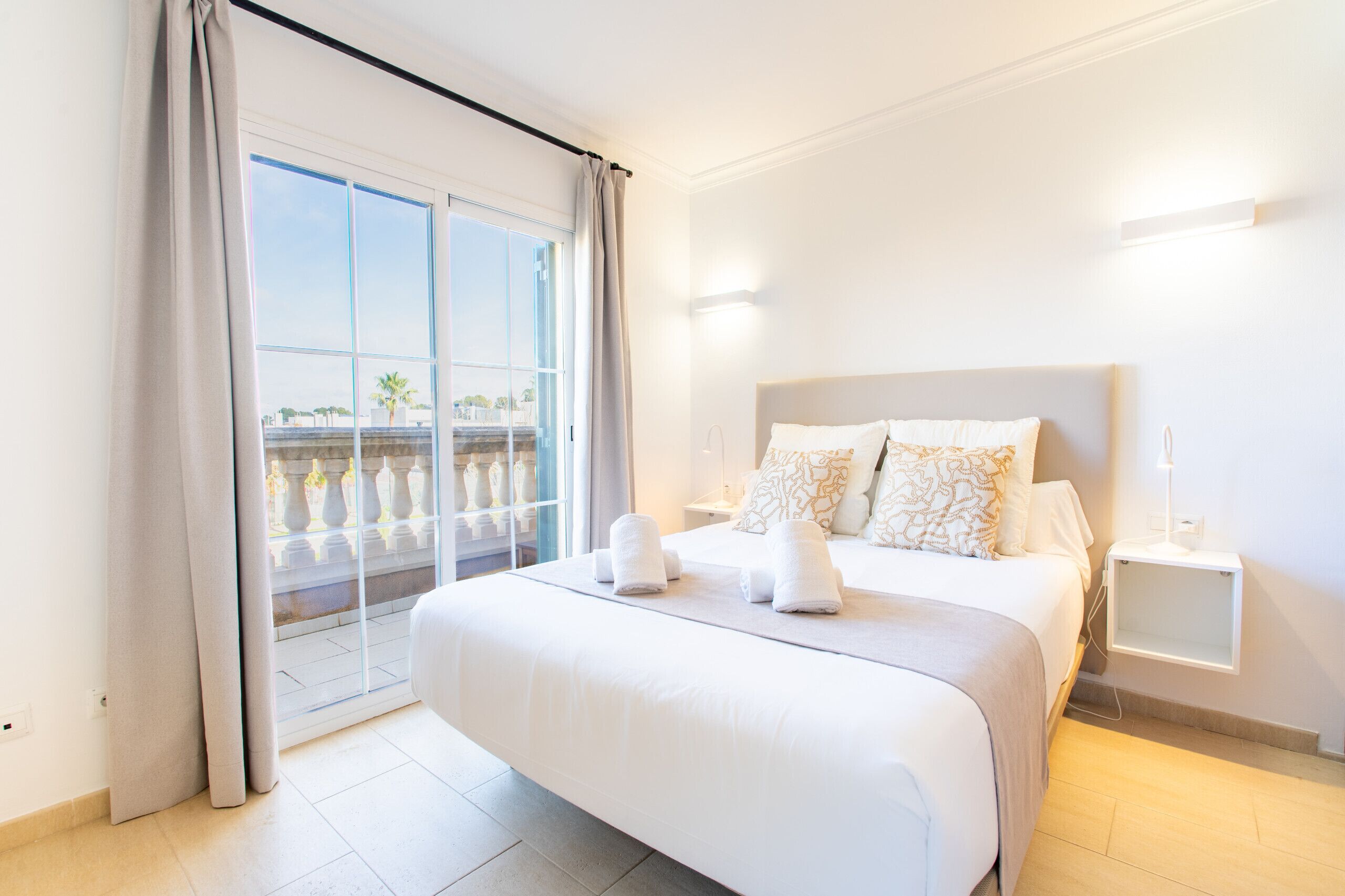 4 bedrooms, iron/ironing board, travel crib, free WiFi