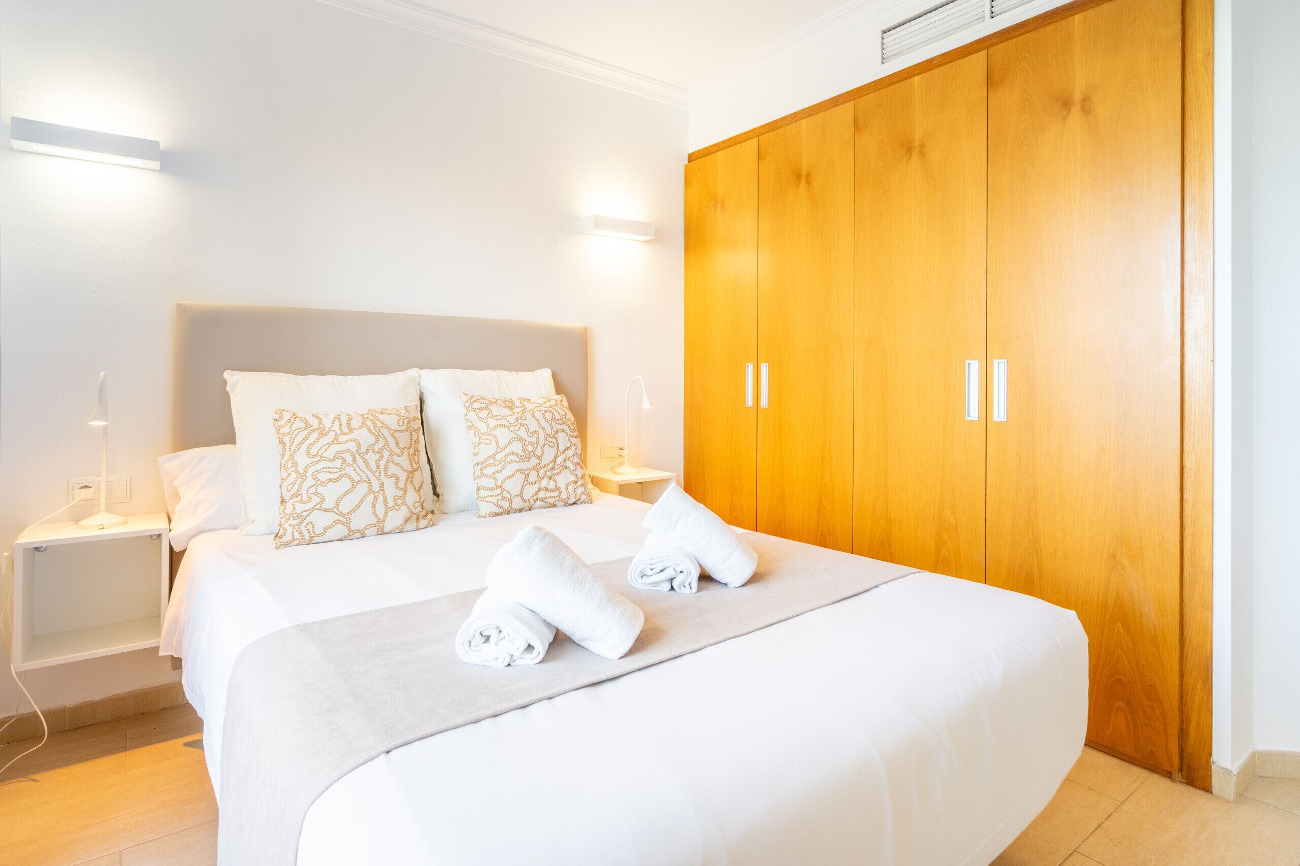 4 bedrooms, iron/ironing board, travel crib, free WiFi