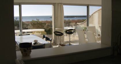 rez de chaussée de villa 1ere ligne bord de plage orientation plein sud