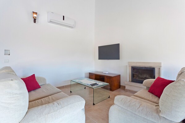 Unclassified image, 1 of 23, button