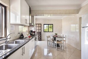 Fridge, microwave, oven, dishwasher - Villa Natal - Five Bedroom Villa, Sleeps 10 (Albufeira)
