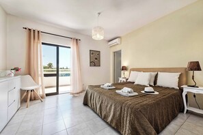 5 bedrooms, WiFi, bed sheets - Villa Natal - Five Bedroom Villa, Sleeps 10 (Albufeira)