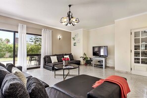 DVD player, ping pong - Villa Natal - Five Bedroom Villa, Sleeps 10 (Albufeira)