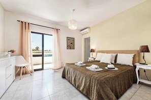 5 bedrooms, WiFi, bed sheets