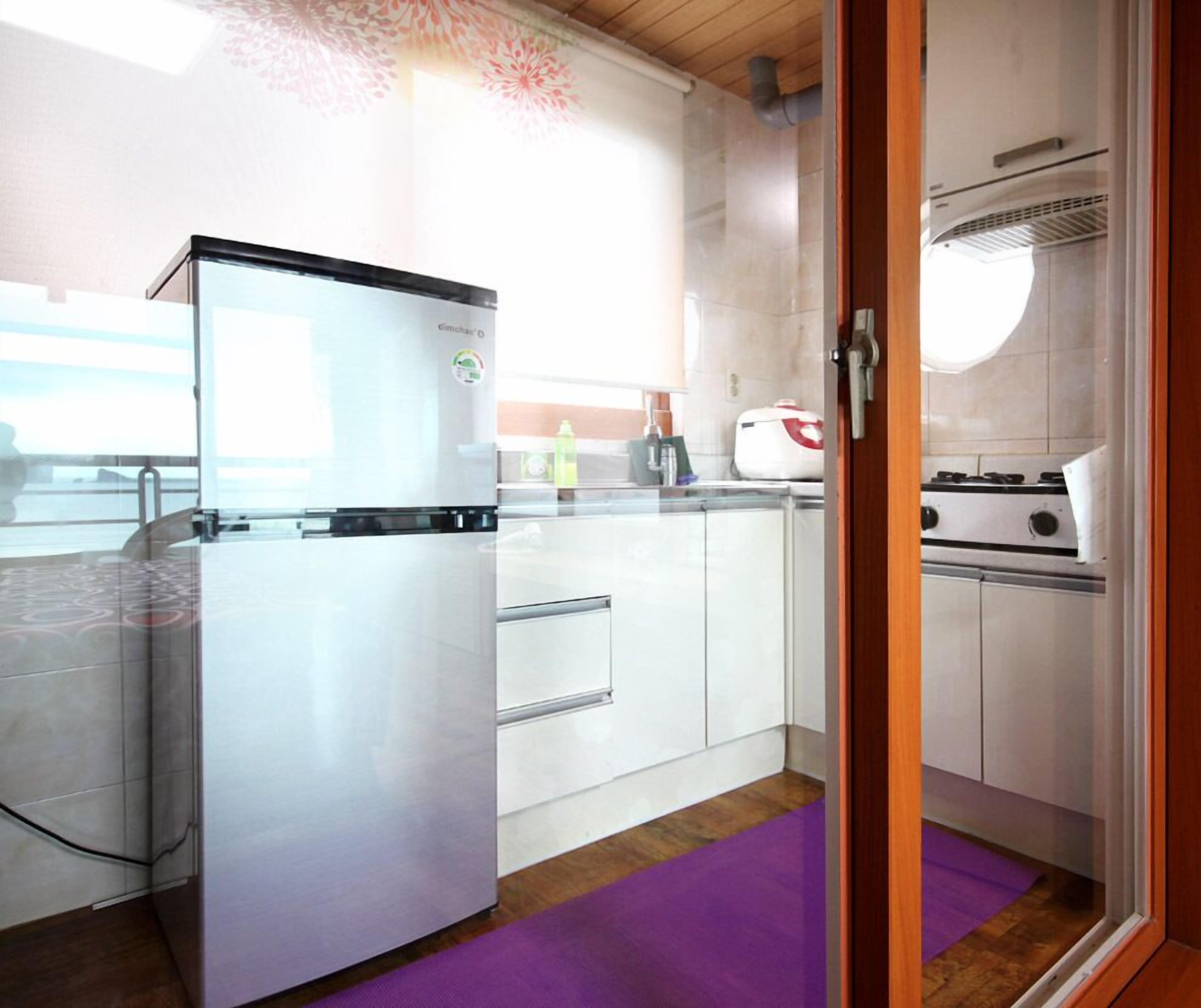 Familjerum | Eget pentry | Stort kylskåp, mikro i allmänt utrymme, vattenkokare och riskokare