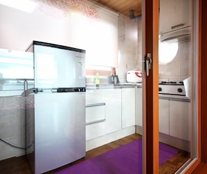 Familierom | Eget tekjøkken | Kjøleskap, mikrobølgeovn på fellesområdet, vannkoker og riskoker