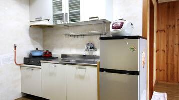 Double Room | Private kitchenette | Full-size fridge, microwave, electric kettle, rice cooker