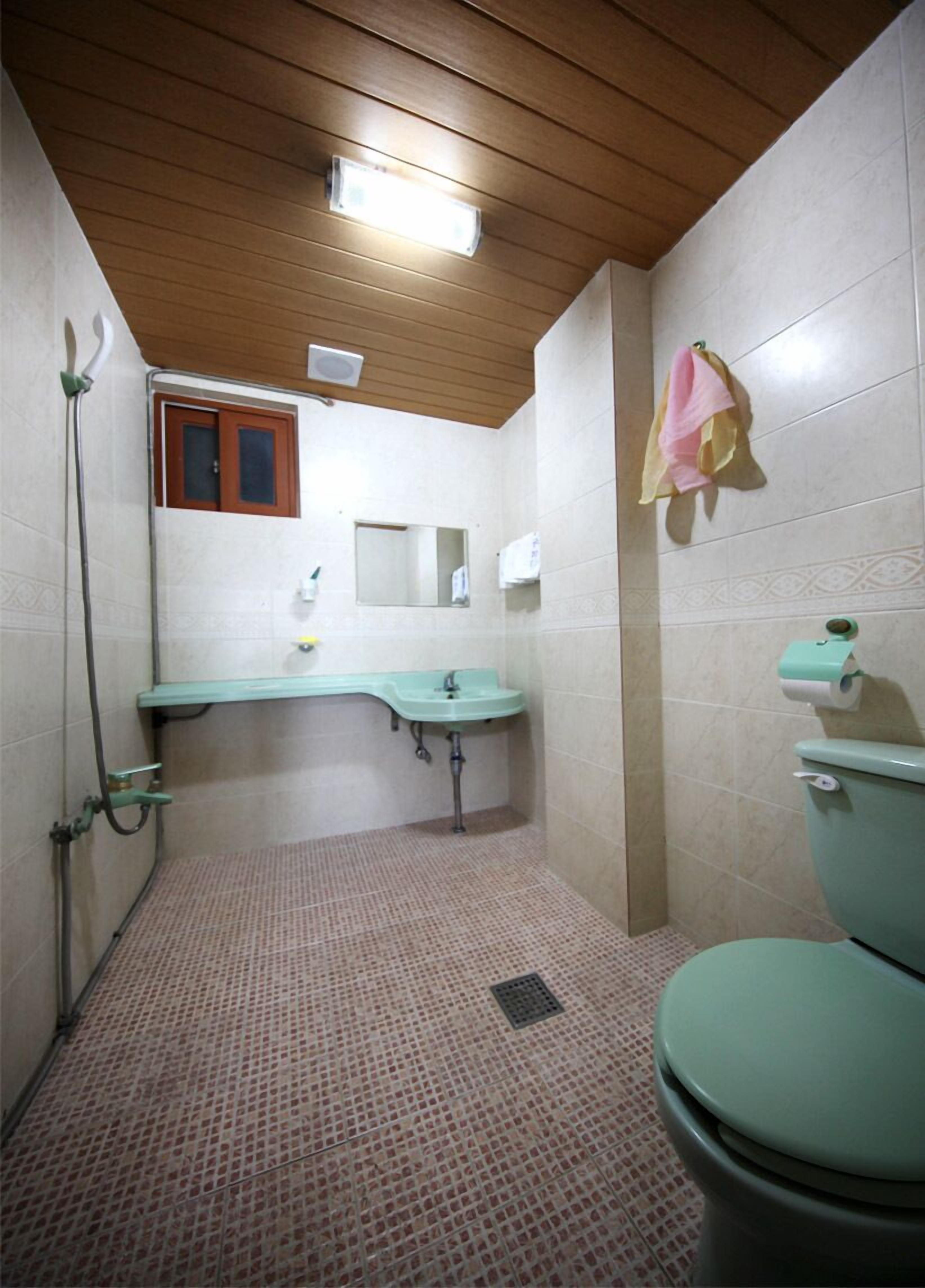 Dubbelrum | Badrum | Dusch och handdukar