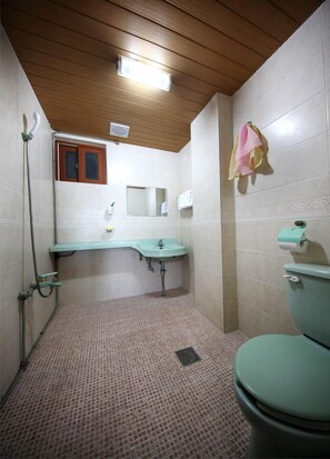 Dobbeltrom | Bad | Dusj og håndklær