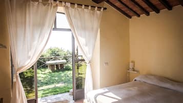 5 多间卧室、办公桌、免费 WiFi、床单