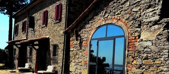 La Fattoria, a farmhouse in Cortona with a panoramic view of Lake Trasimeno 