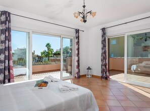 4 dormitoris, planxa i posts de planxar, wifi gratuïta i roba de llit 