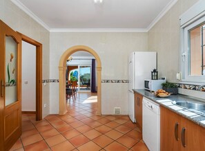 Frigorífic, microones, forn i placa de cuina 