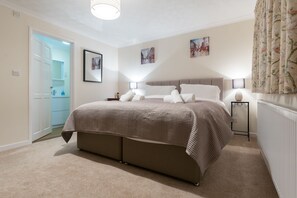 5 soverom, reiseseng for barn, internettilgang og sengetøy