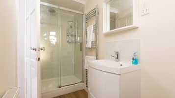 Bathtub, hair dryer, towels