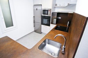 Kühlschrank, Mikrowelle, Ofen, Geschirrspüler