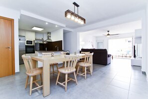 Dining - PINEDA 4 with sea views and pool (La Pineda)