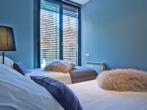 2 chambres, coffres-forts dans les chambres, fer et planche Ă repasser