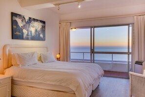 Apartment, 2 Bedrooms, Ocean View | 2 bedrooms, premium bedding, individually decorated - Aguila Views (Cape Town)