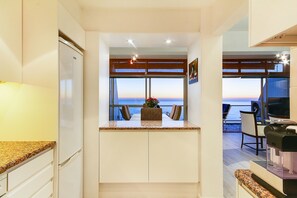 Apartment, 2 Bedrooms, Ocean View | Private kitchen | Full-sized fridge, microwave, oven, stovetop - Aguila Views (Cape Town)