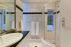 Bathroom - Aguila Views (Cape Town)