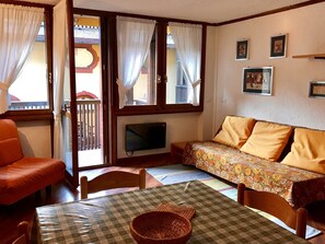 TV - DES ALPES 24 APARTMENT (Madonna di Campiglio)