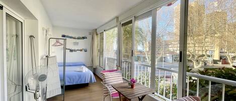 1 bedroom, bed sheets